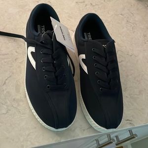 Tretorn NYLITE plus Suede - Navy sneaker. Size 9M. Brand new.
